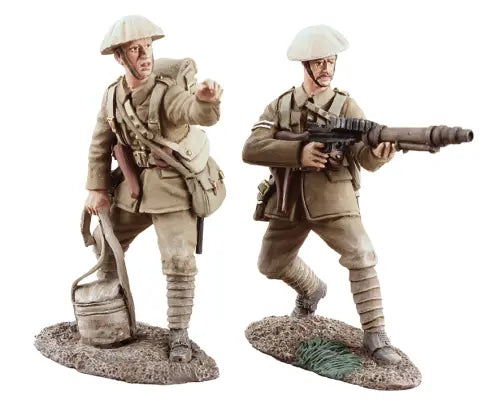 1916 British Infantry Lewis Gun Team On The Move