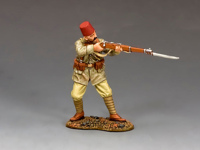 Turkish NCO aiming rifle