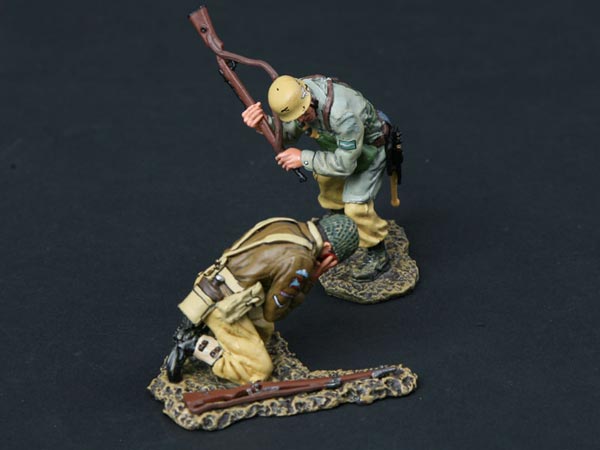 Knockout Blow (2 figures - FJ & British Paratrooper Desert Version)