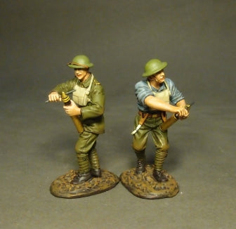 ARTILLERY CREW PRIMING SHELLS