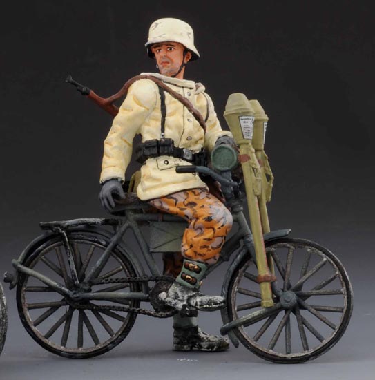 Tank Hunter (Looking Back) in Winter Colour Scheme