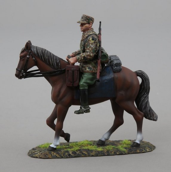 SS Cavalry Trooper Surveying