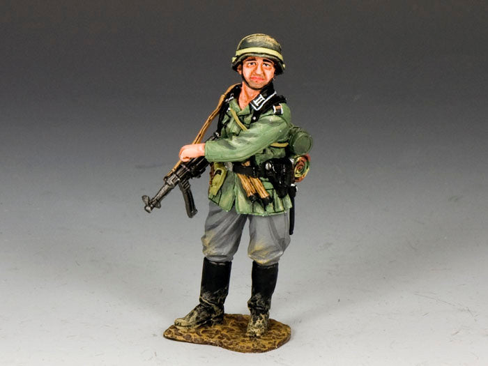 Unteroffizier with Schmeisser